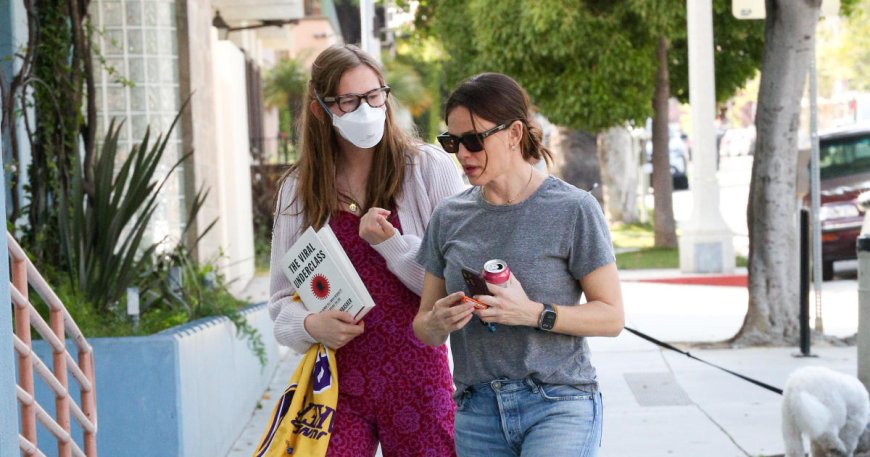 Violet Affleck speaks out against mask bans, says she had post-viral condition