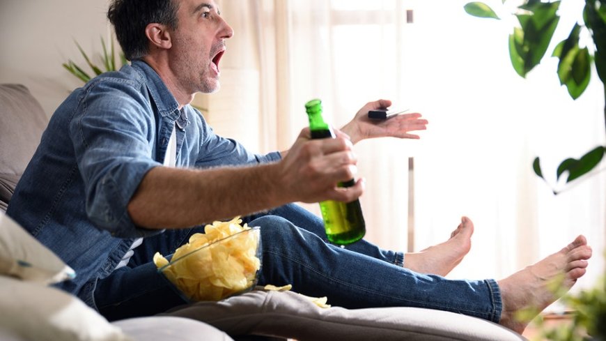 Man refuses to give up meat or alcohol for temporary houseguest at his home: 'Say what now?'