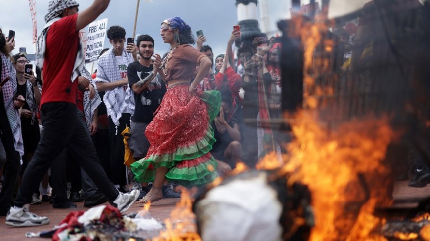 Protesters burn US flags, Netanyahu effigy blocks from Capitol