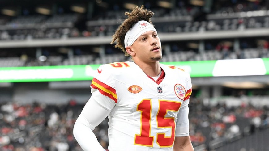 Raiders mock Patrick Mahomes with Kermit the Frog puppet at training camp