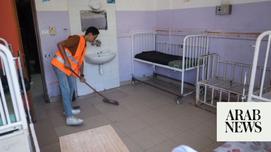 Hospital in central Gaza empties out as Israeli forces draw near