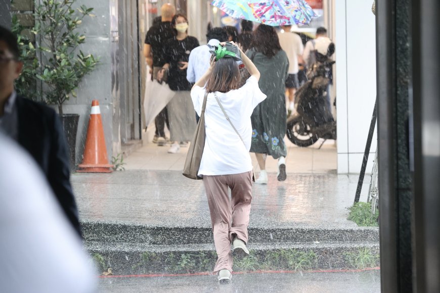 雨彈來襲！對流雲系發展旺盛 8縣市大雨持續至晚間