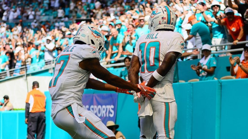 Dolphins' Tyreek Hill pokes fun at police detention in touchdown celebration