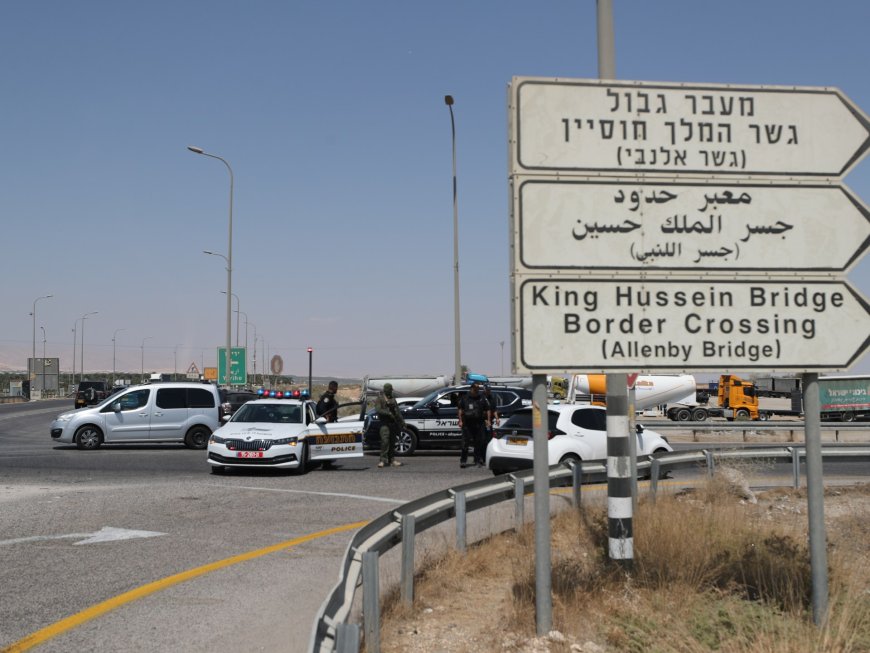 Why has Israel closed the West Bank’s crossing with Jordan?