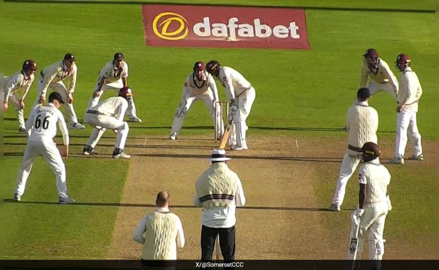 3 Minutes To Go, 1 Wicket Left. This Happened In Somerset vs Surrey Match. Watch